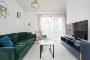 Modern Classic Studio Apartment in Kępa Mieszczańska by Noclegi Renters